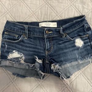 Abercrombie & Fitch. Shorts. Junior’s/ women’s. Size 25 (1). Dk blue